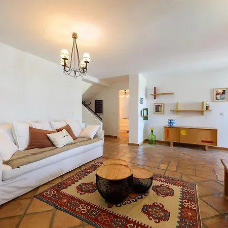 Padma, Agkeria Paros Angairiá