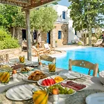 Padma, Agkeria Paros Ferienhaus Angairiá